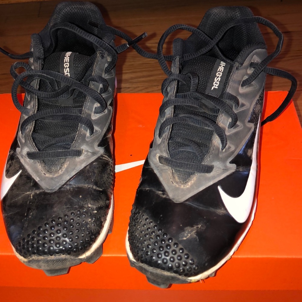Softball shoes
